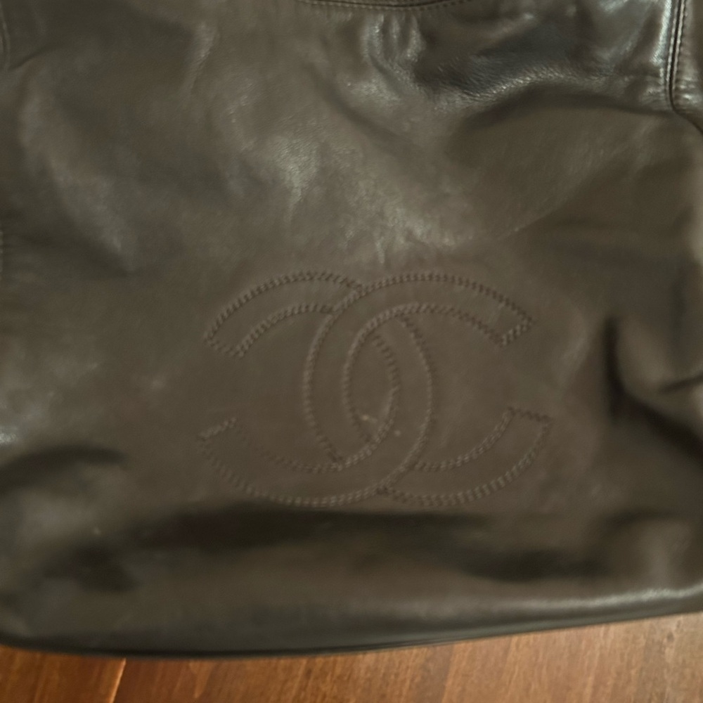 CHANEL Black Leather Shoulder Bag with Tassel - Picture 6 of 13